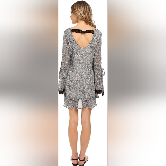 Lucy Love Women's Felicity Printed‎ Bell Sleeve Dress Size XS - Picture 3 of 11